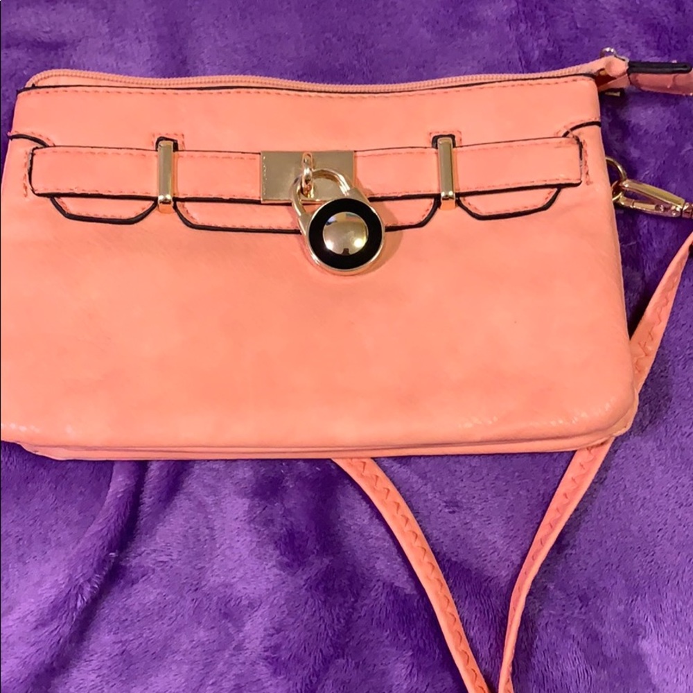 Over the shoulder clutch